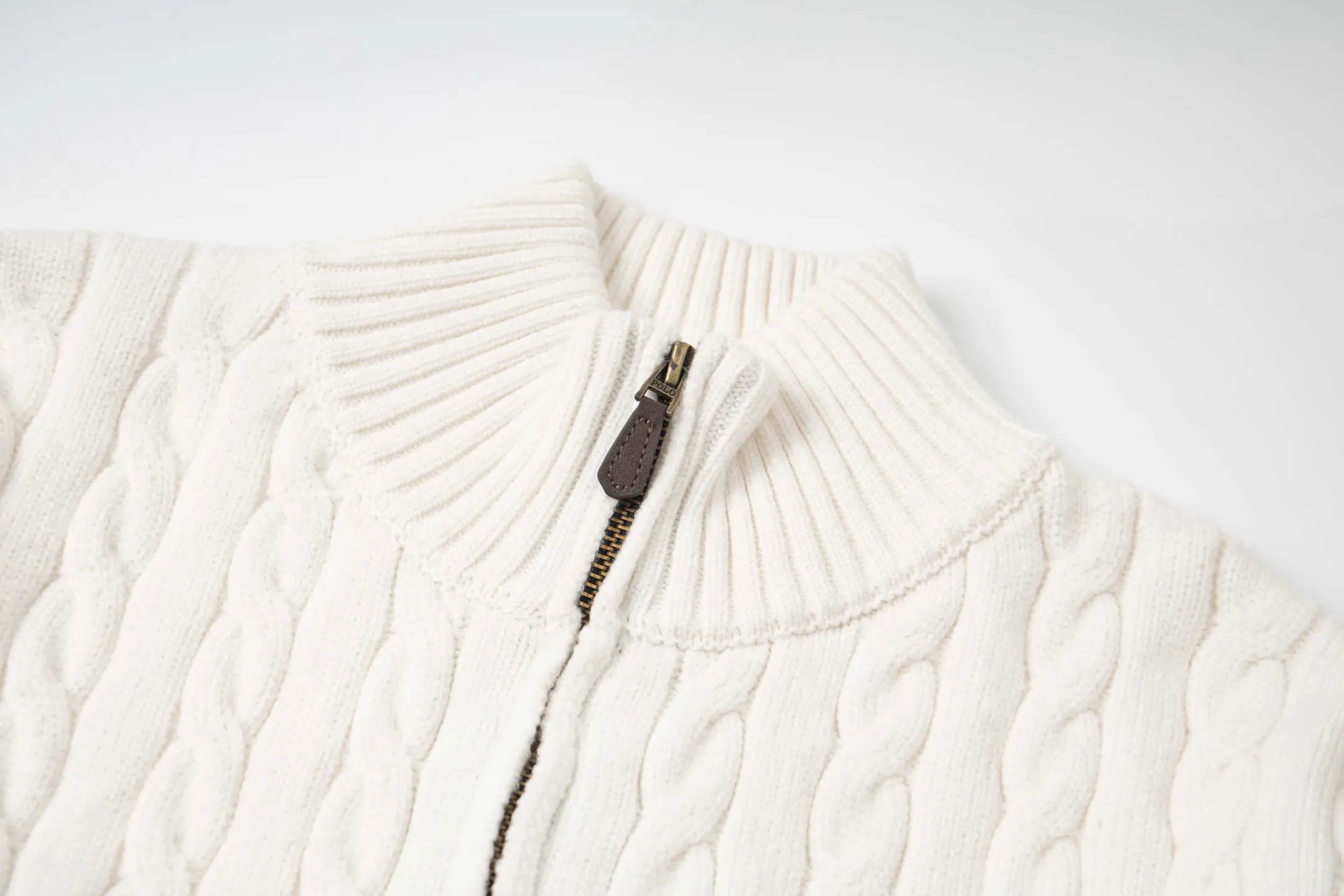 P250 model number: Y199 Ralph Lauren men's zipper jacket, men's hemp flower zipper jacket. The version is really good-looking. It can be worn alone or as a jacket to be worn inside or outside. The upper body shows your personal fashion charm. Four colors are available. Same style for men and women. A must-have item for new summer products. Tag, hanging grain, washed, packaging bag, full set of accessories. Very good appearance. Super exquisite workmanship. Size: S-XL